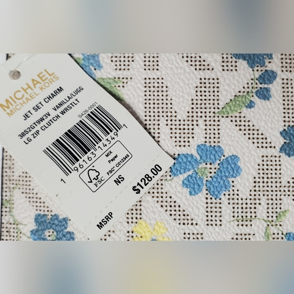 Michael Kors Jet Set Charm Large Zip Clutch Wristlet - Picture 3 of 10